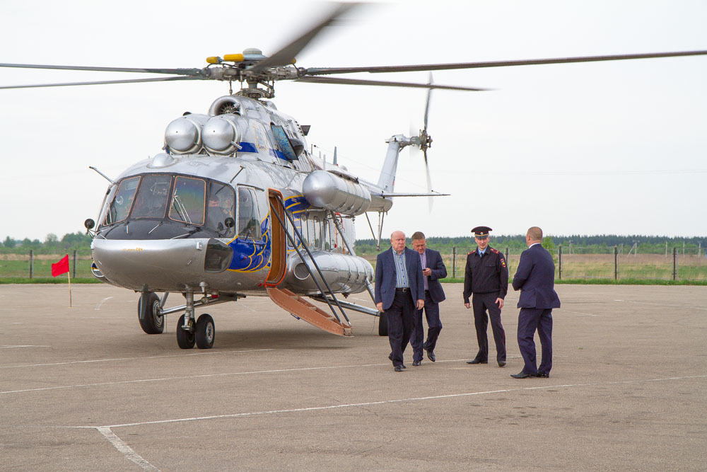 Губернатор Нижегородской области В.П. Шанцев у вертолета