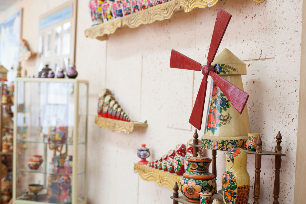 Помимо матрешек, полховмайданские мастера, изготваливают всяческие игрушки и сувениры