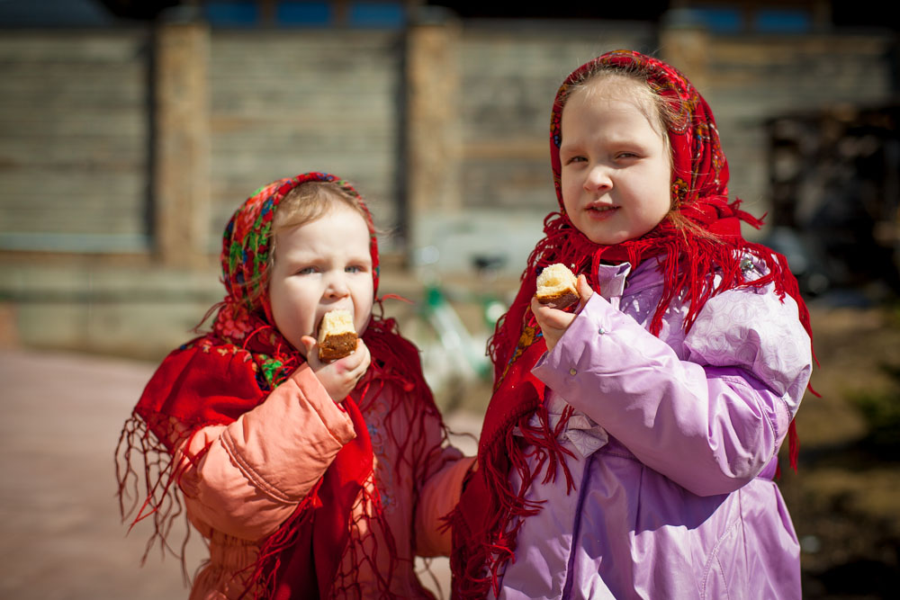 Русские девочки в народных костюмах