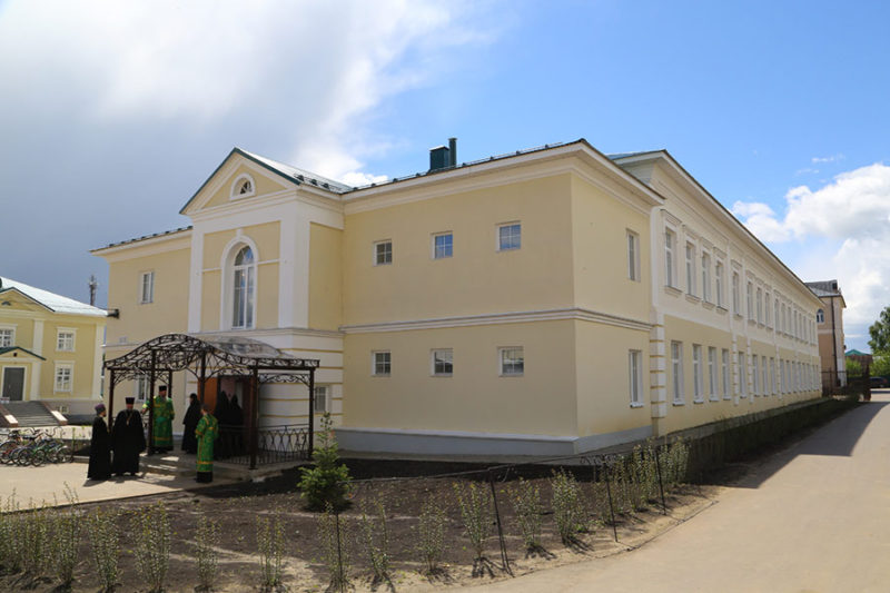 Митрополит Георгий освятил новый корпус Дивеевской монастырской православной школы