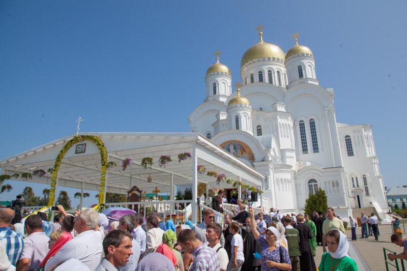 Расписание богослужений в Дивееве в дни Серафимовских торжеств — 2019
